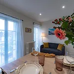 Romantic Bellevue Et Parking Apartamento