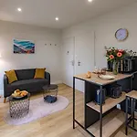 Romantic Bellevue Et Parking Apartamento